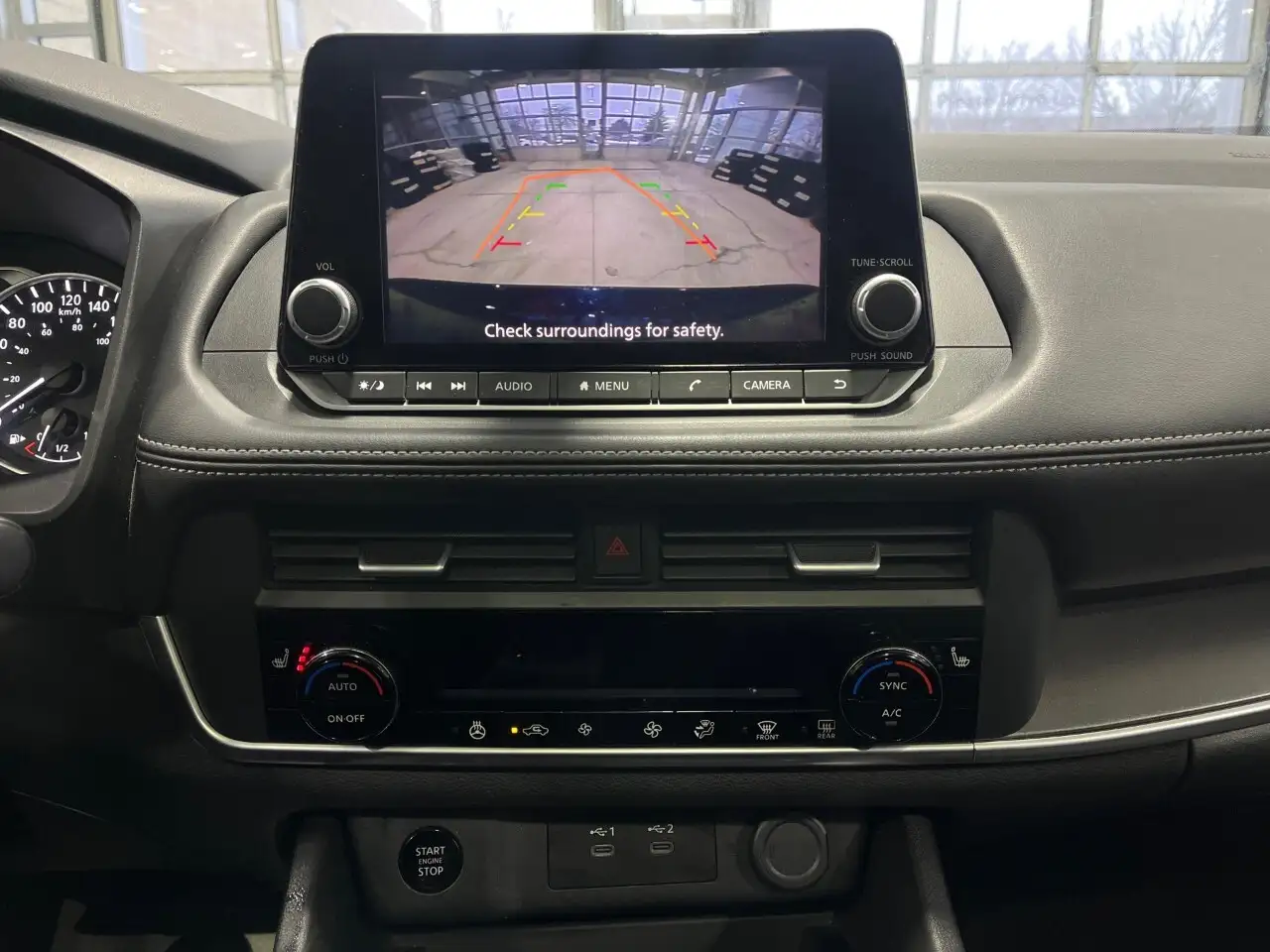 Nissan Rogue снимка Nissan Rogue