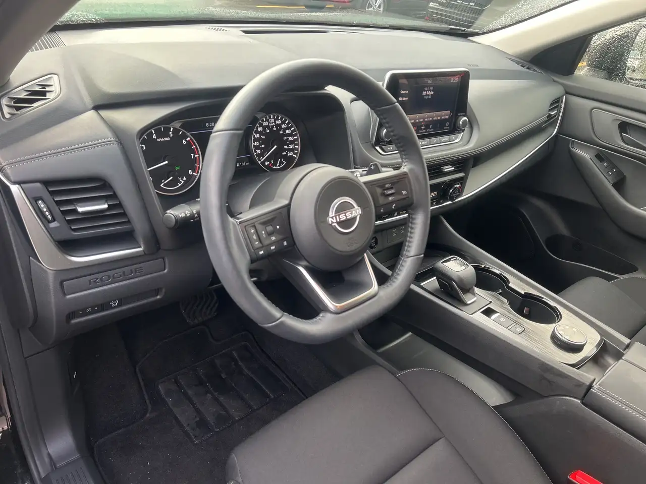 Nissan Rogue снимка Nissan Rogue