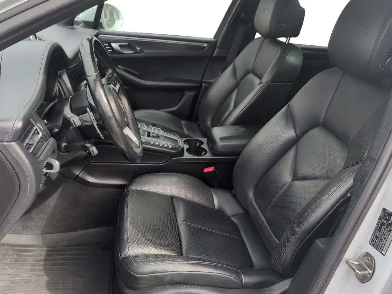 Porsche Macan photo Porsche Macan