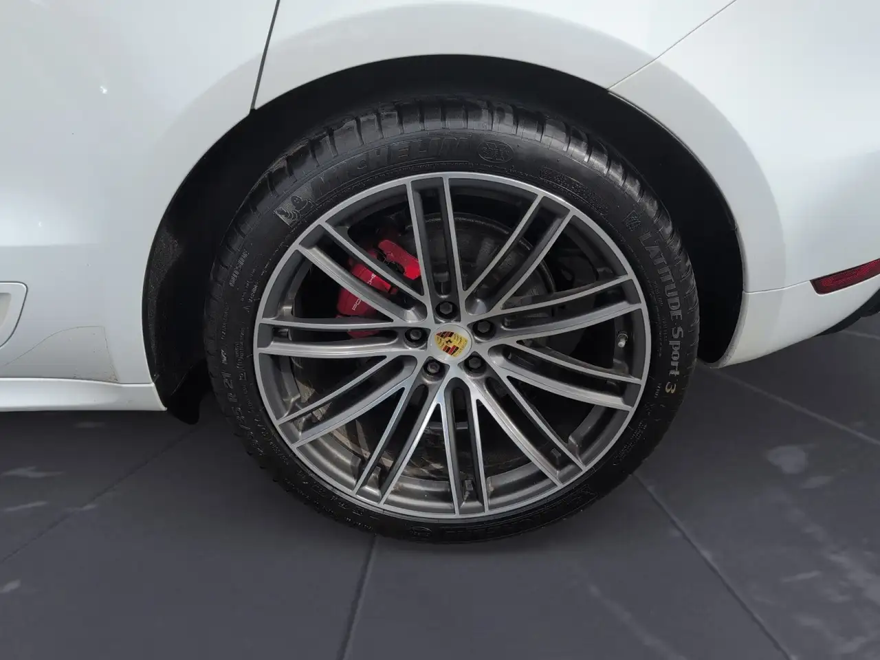 Porsche Macan photo Porsche Macan