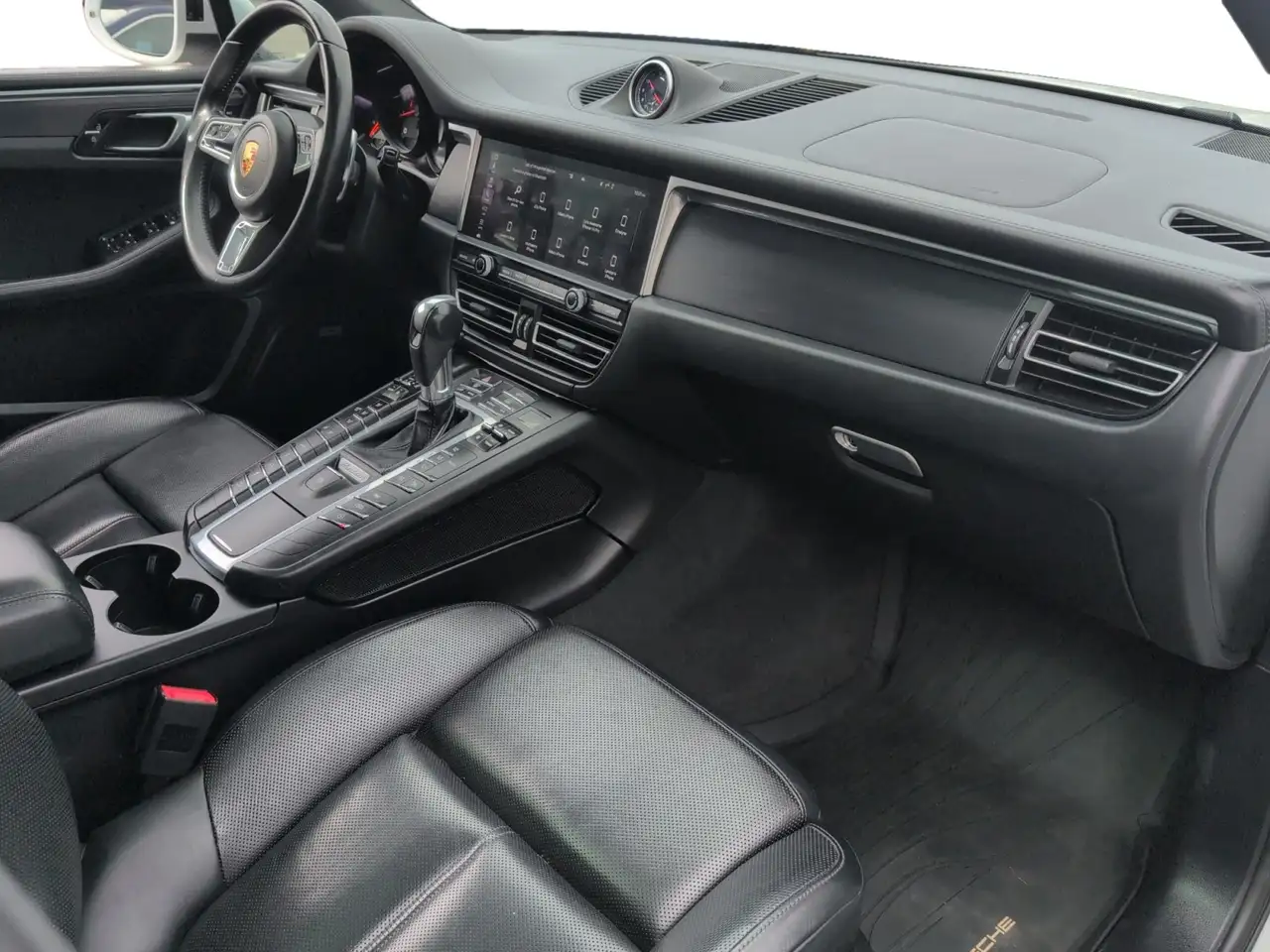 Porsche Macan photo Porsche Macan