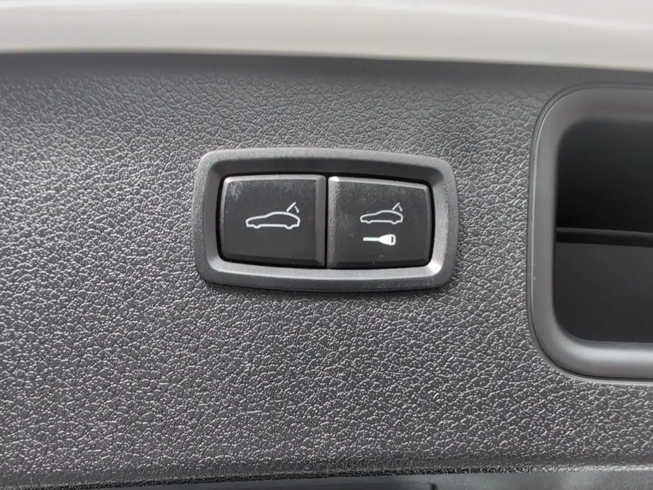 Porsche Macan photo Porsche Macan