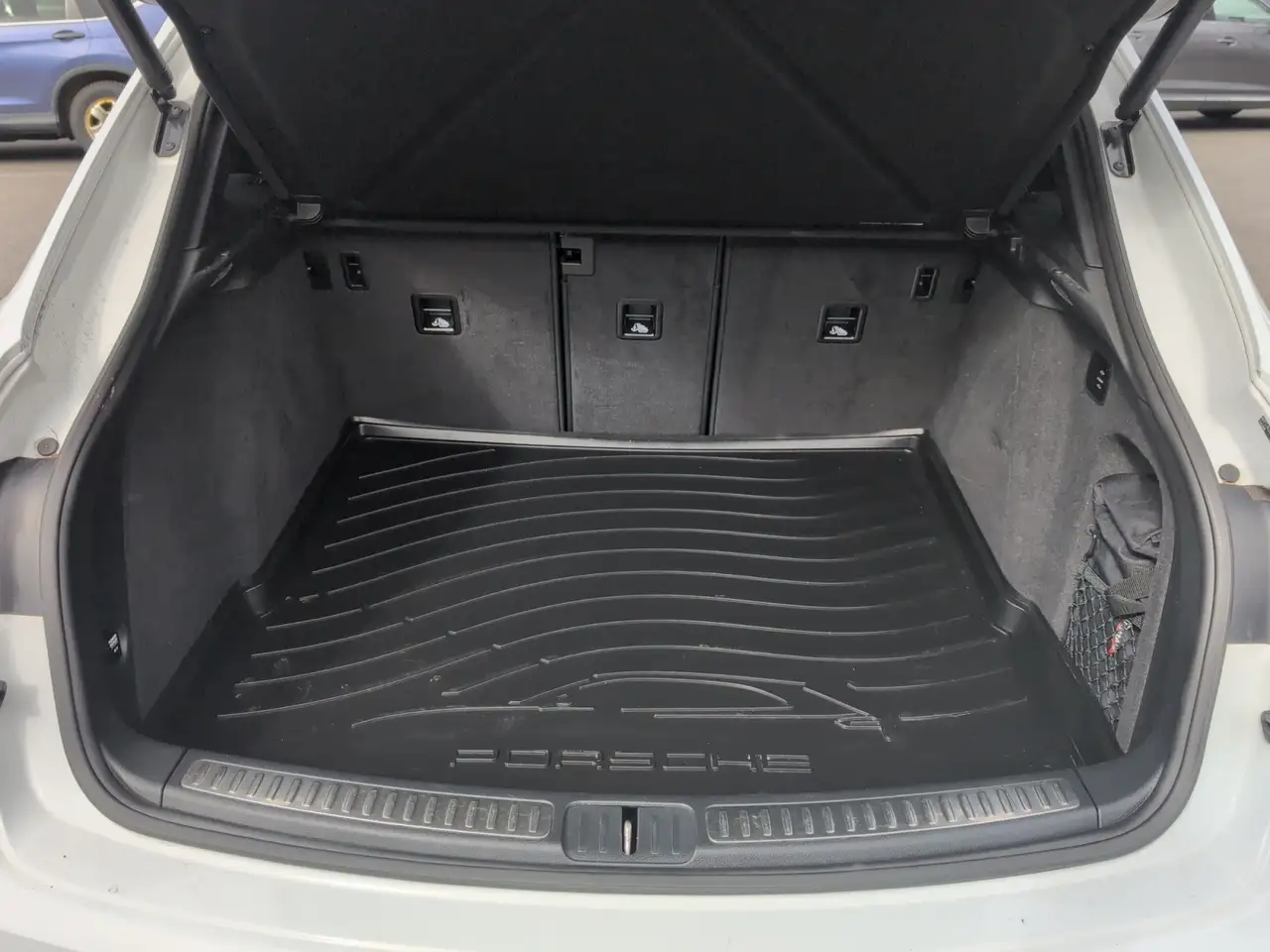 Porsche Macan photo Porsche Macan