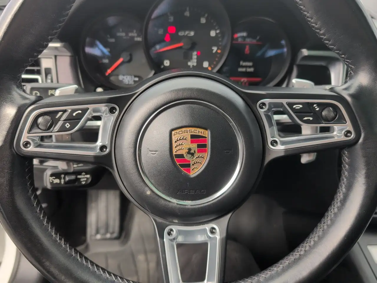 Porsche Macan photo Porsche Macan