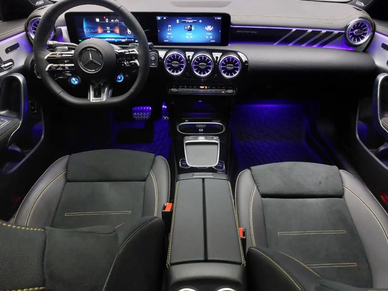 Mercedes-Benz CLA снимка Mercedes-Benz CLA