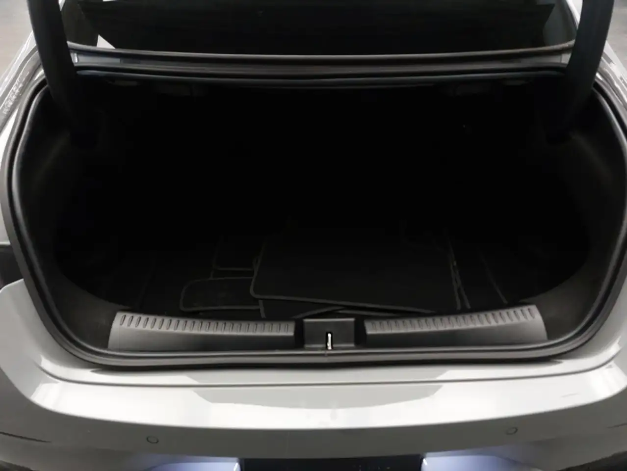 Mercedes-Benz CLA снимка Mercedes-Benz CLA