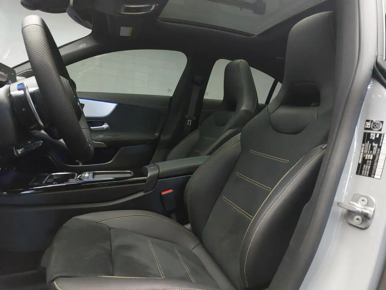 Mercedes-Benz CLA снимка Mercedes-Benz CLA