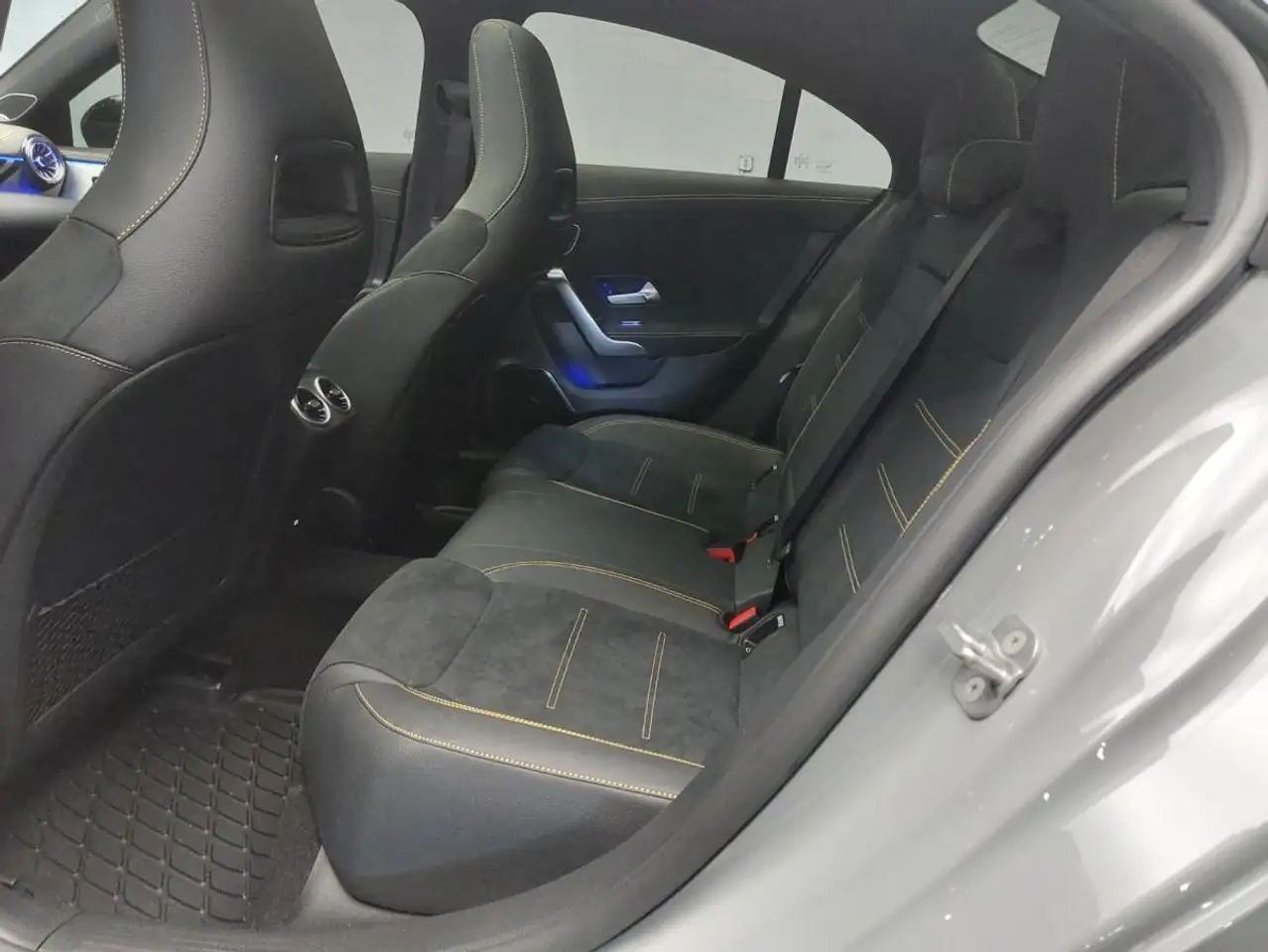 Mercedes-Benz CLA снимка Mercedes-Benz CLA