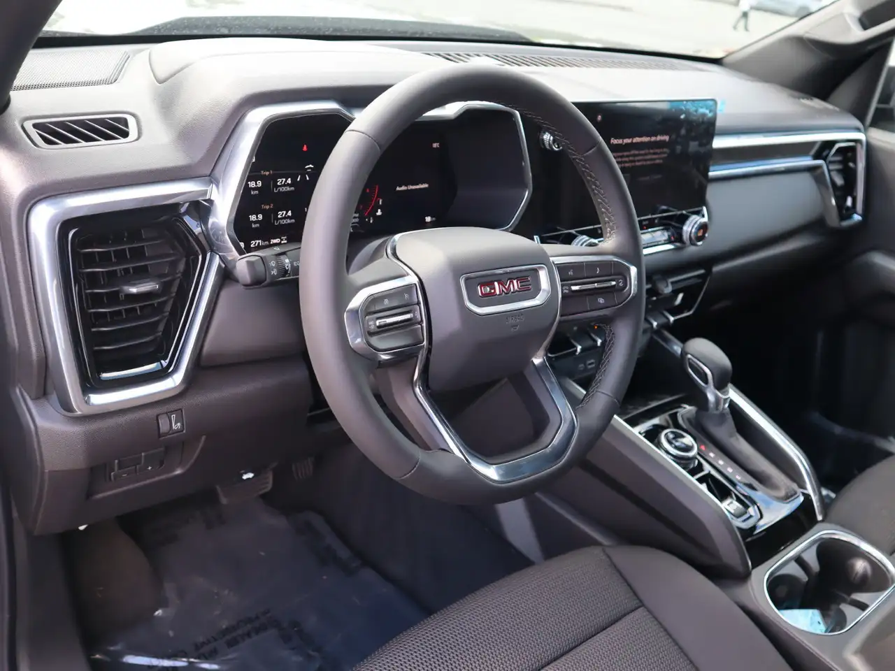 GMC Canyon photo GMC Canyon