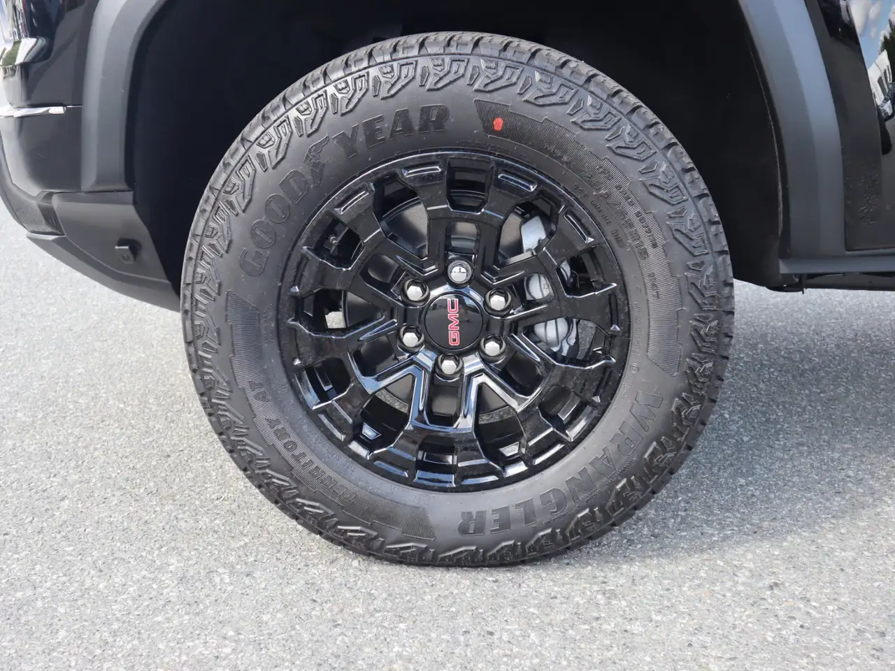 GMC Canyon photo GMC Canyon