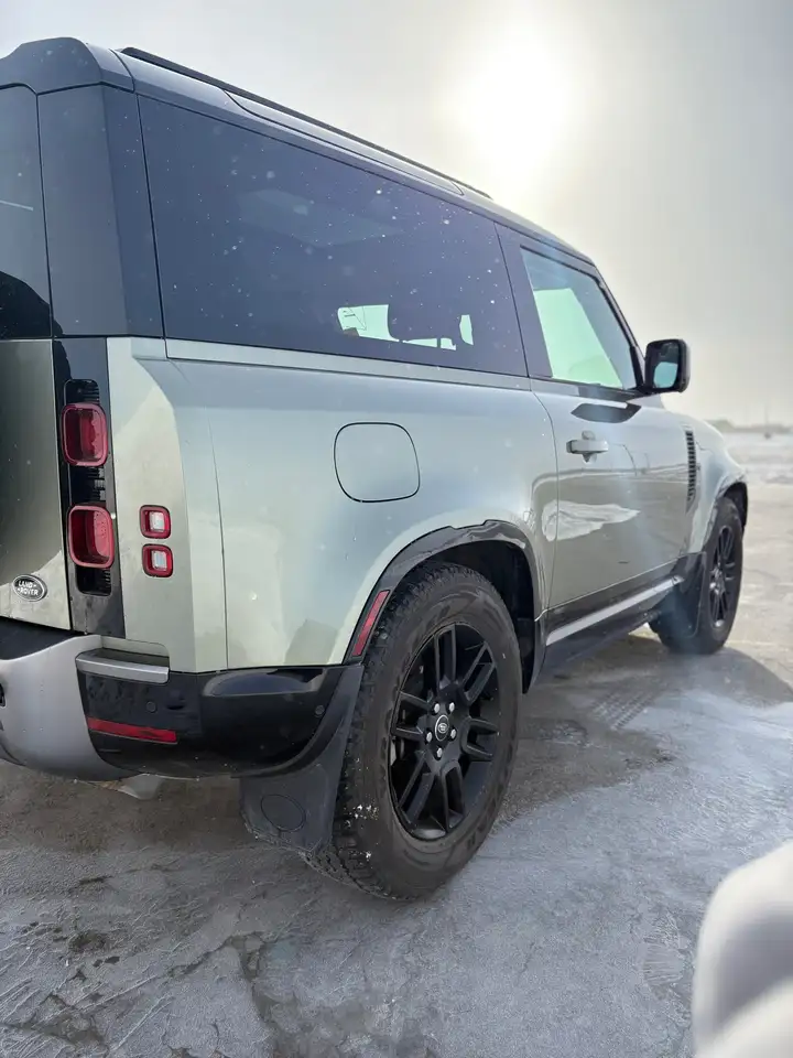 Land Rover Defender снимка Land Rover Defender