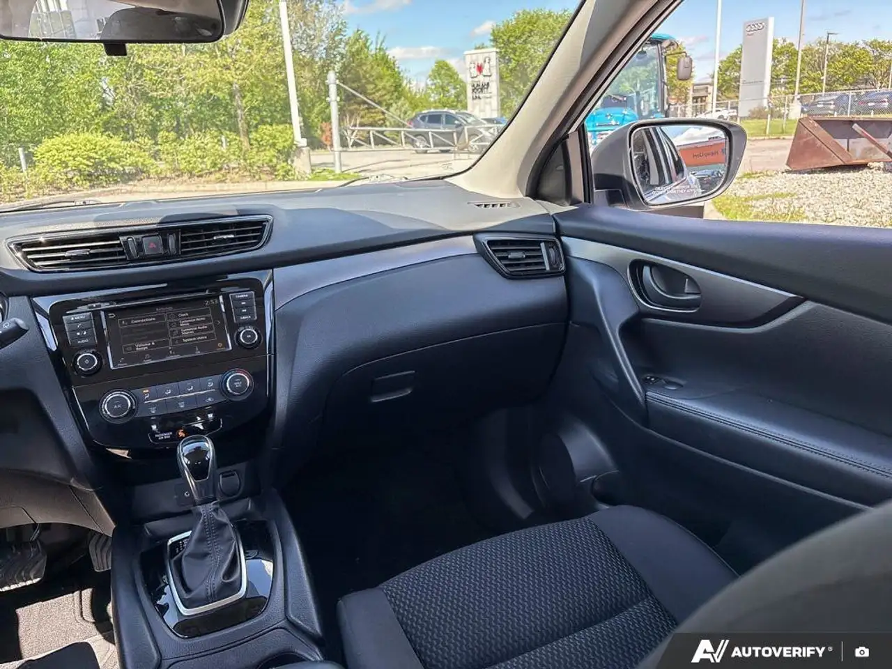 Nissan Qashqai снимка Nissan Qashqai