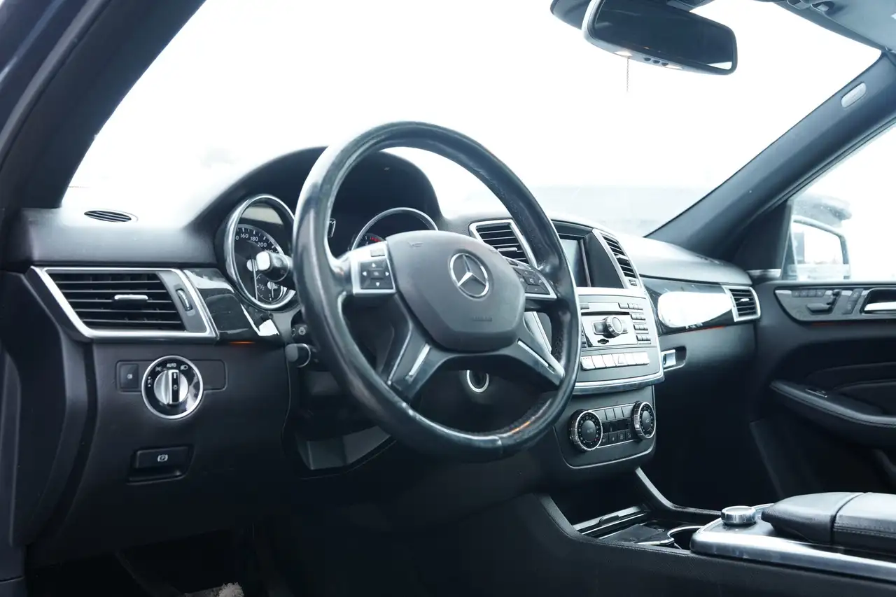 Mercedes-Benz M-Class fotografie Mercedes-Benz M-Class