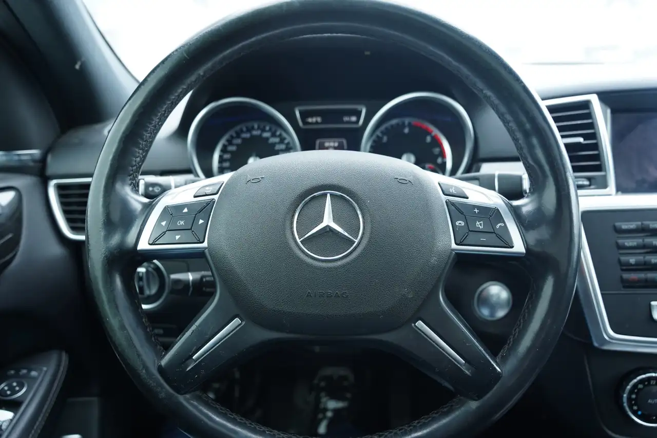 Mercedes-Benz M-Class fotografie Mercedes-Benz M-Class