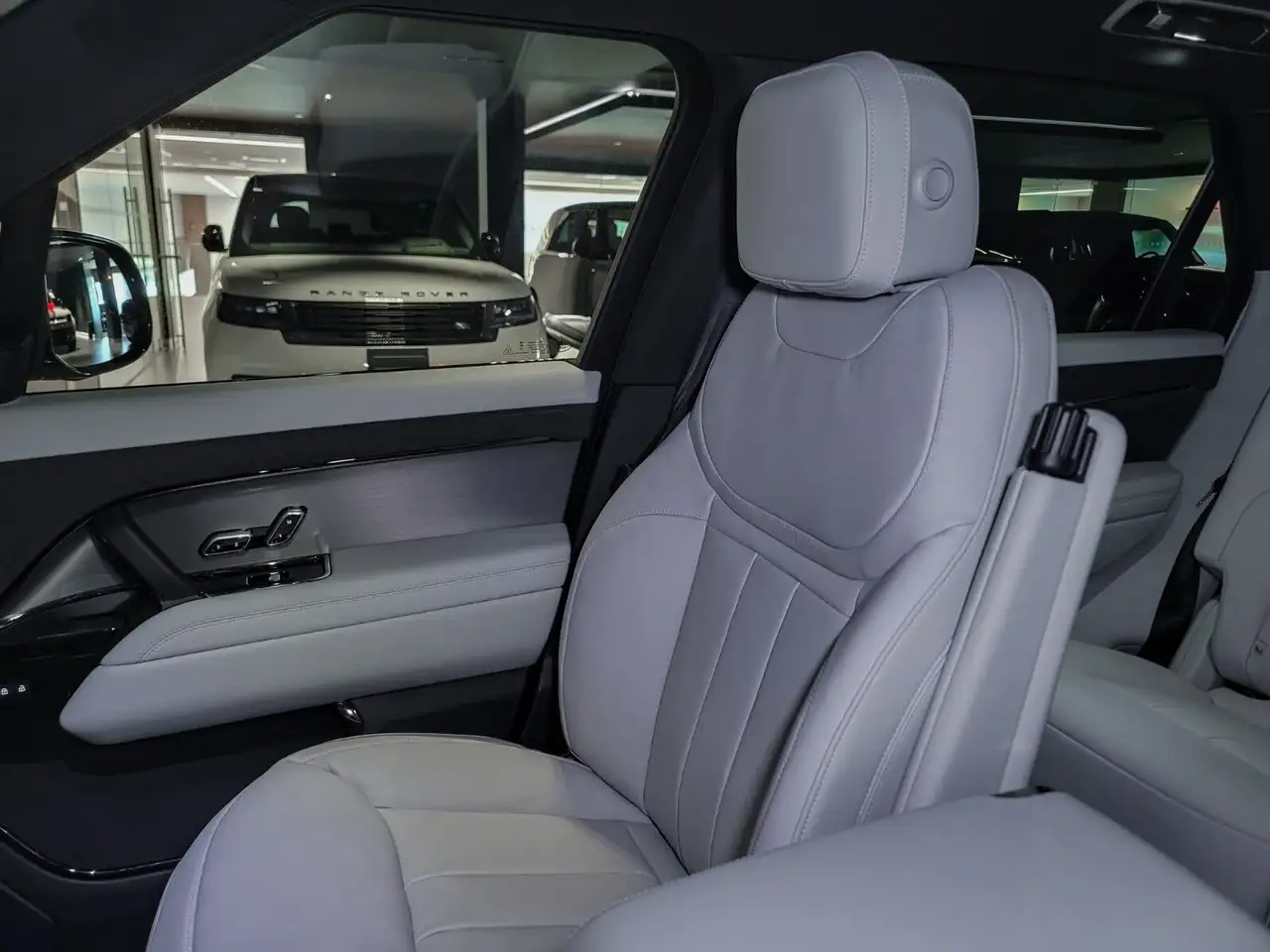 Land Rover Range Rover Sport снимка Land Rover Range Rover Sport