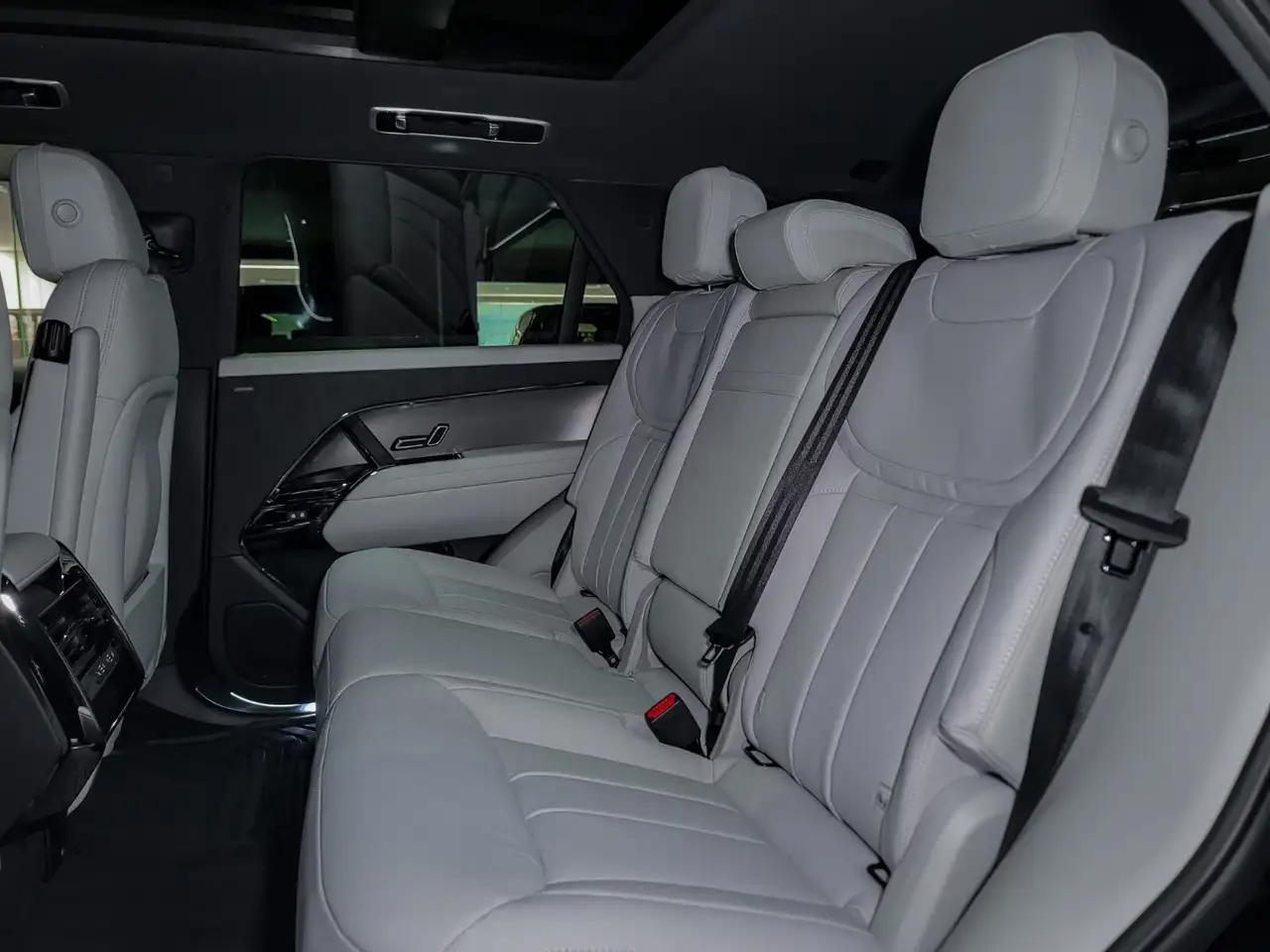 Land Rover Range Rover Sport снимка Land Rover Range Rover Sport