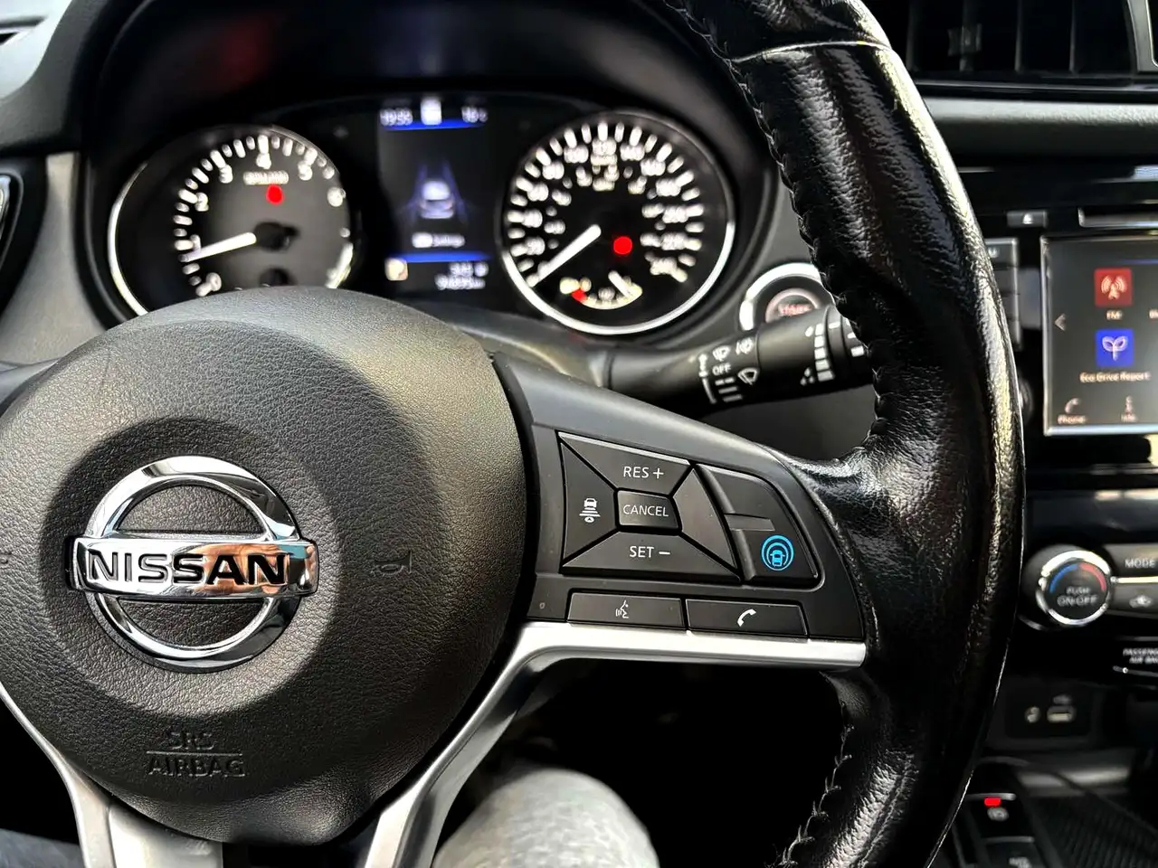 Nissan Qashqai снимка Nissan Qashqai