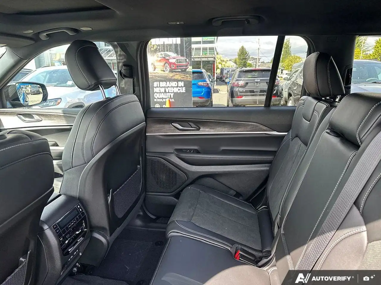 Jeep Grand Cherokee photo Jeep Grand Cherokee