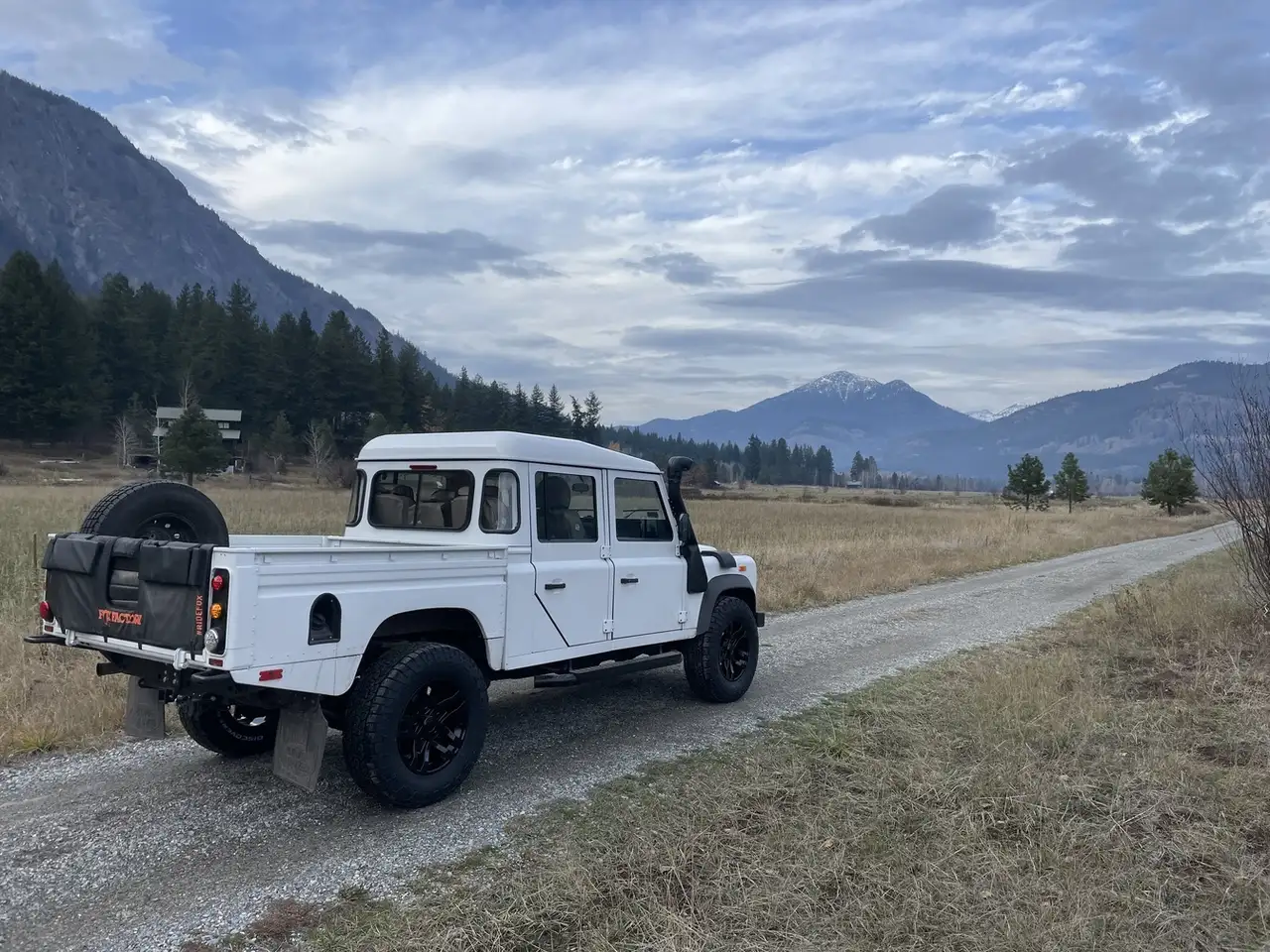 Land Rover Defender photo Land Rover Defender