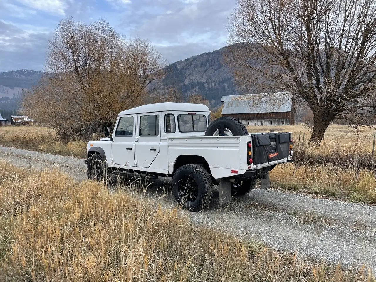 Land Rover Defender photo Land Rover Defender