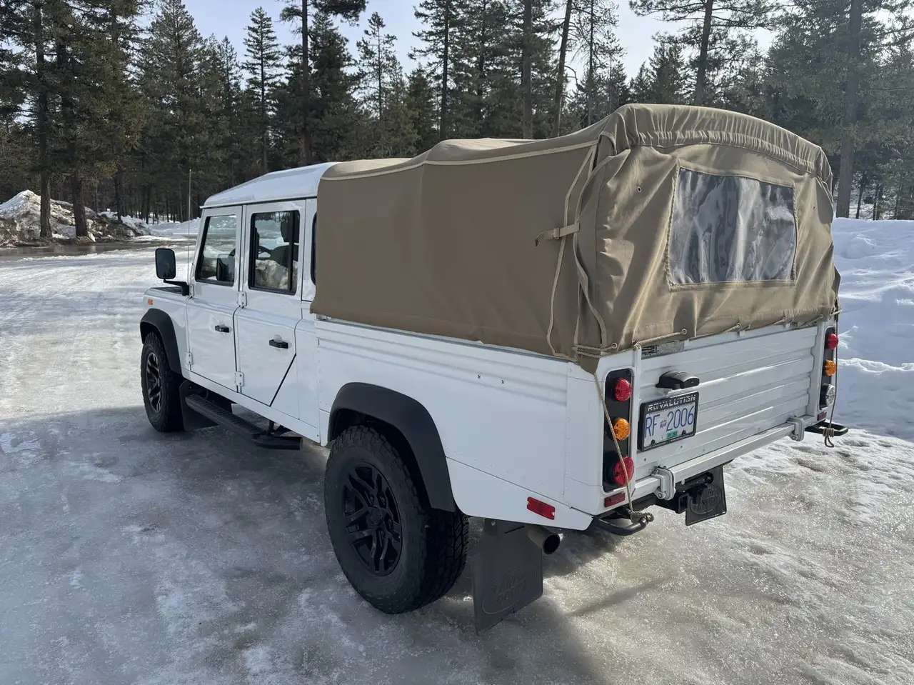 Land Rover Defender photo Land Rover Defender