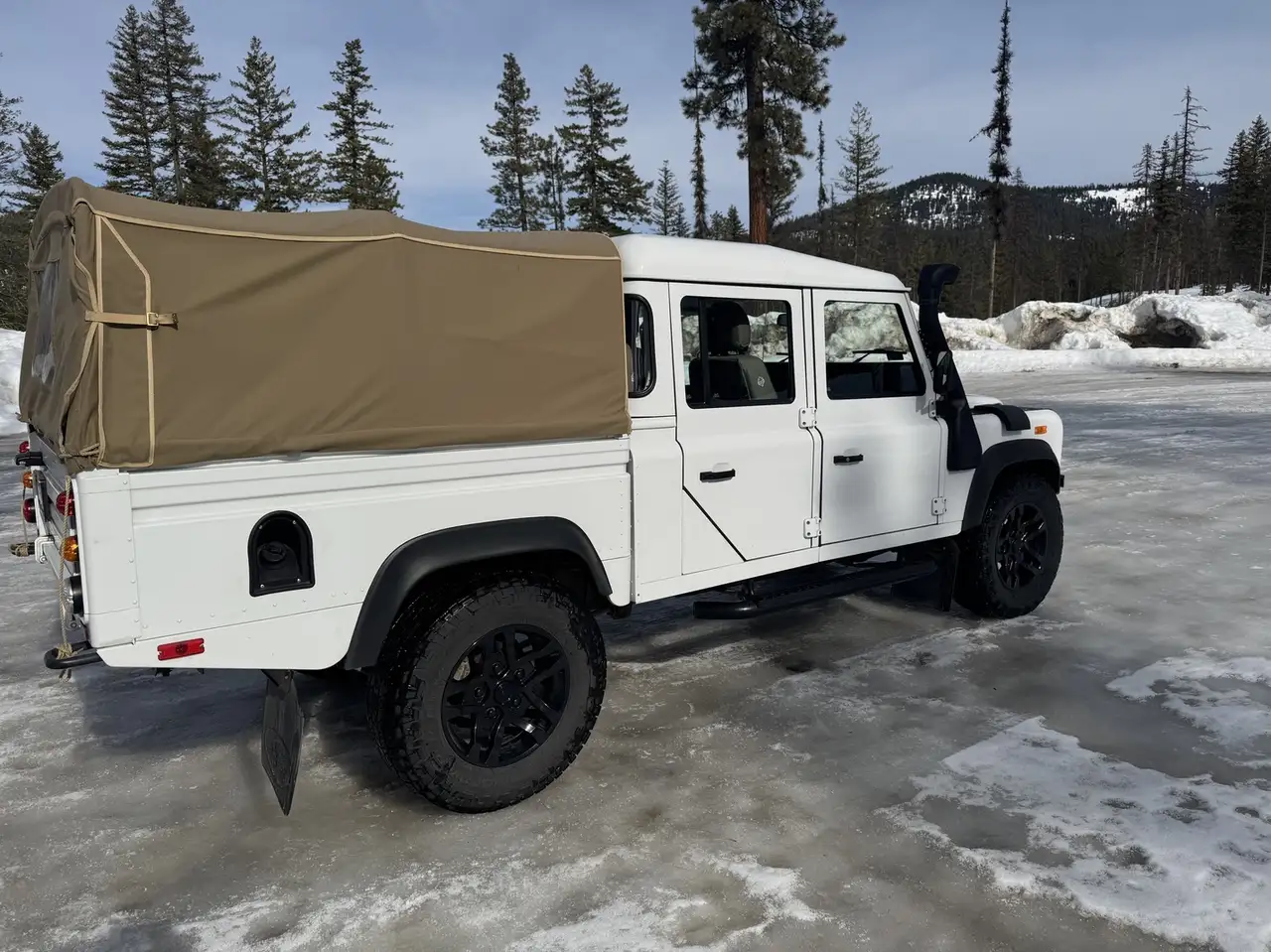Land Rover Defender photo Land Rover Defender