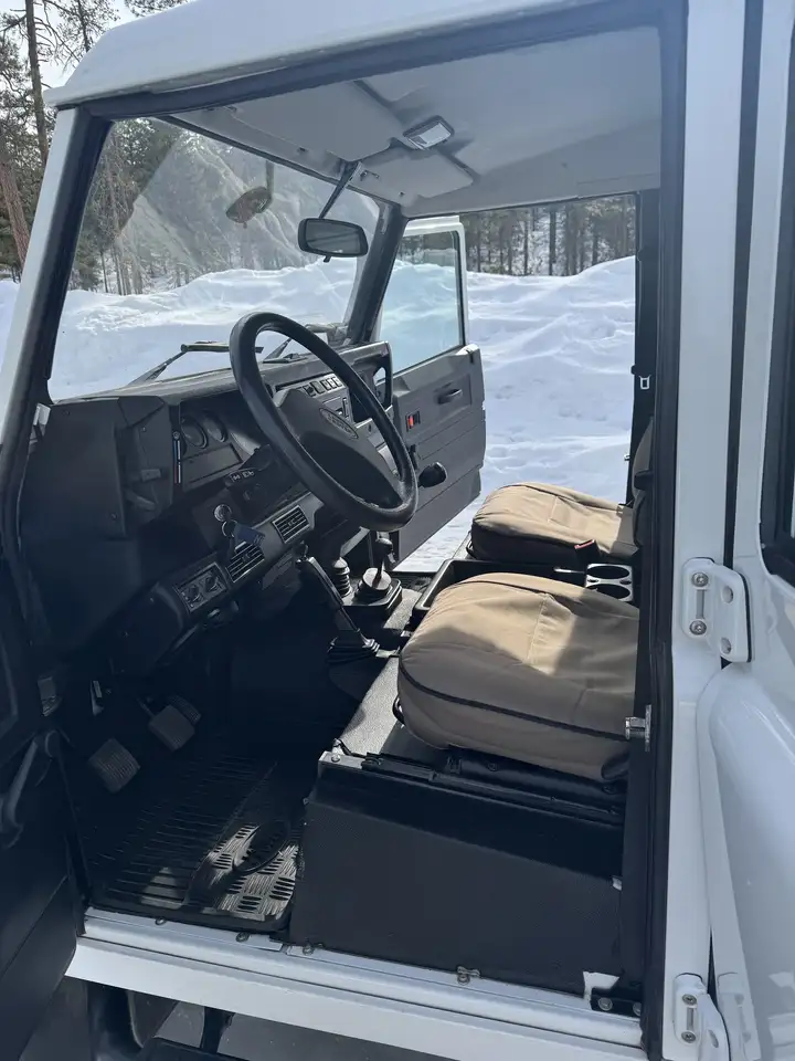 Land Rover Defender photo Land Rover Defender