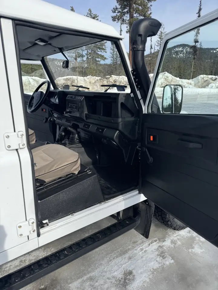 Land Rover Defender photo Land Rover Defender