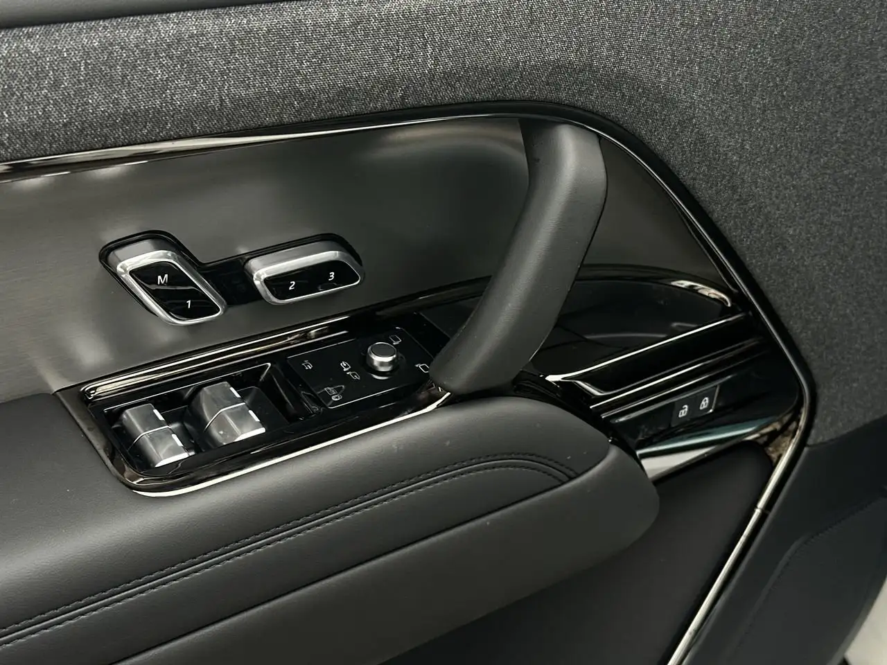 Land Rover Range Rover Sport снимка Land Rover Range Rover Sport