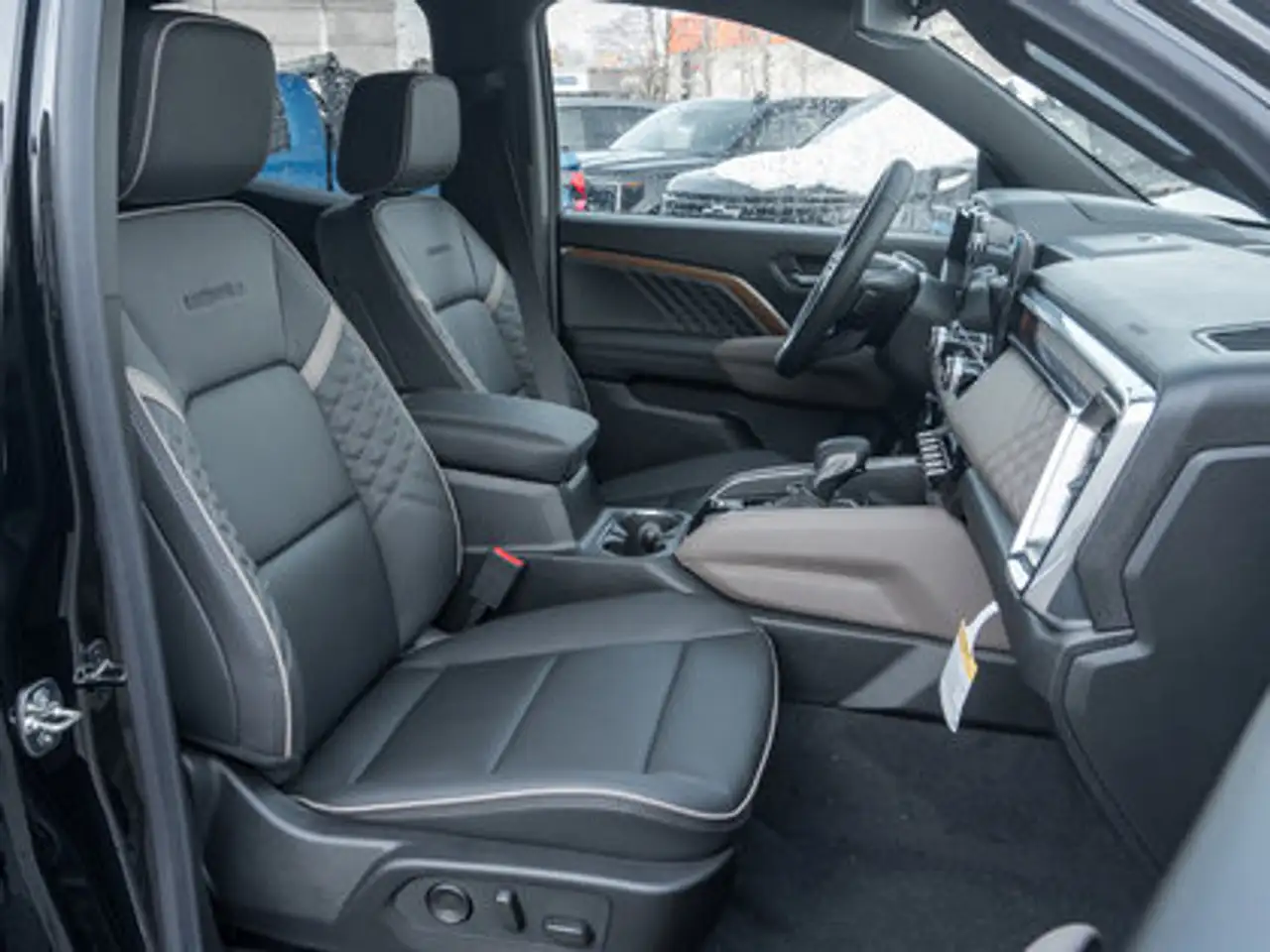 GMC Canyon photo GMC Canyon