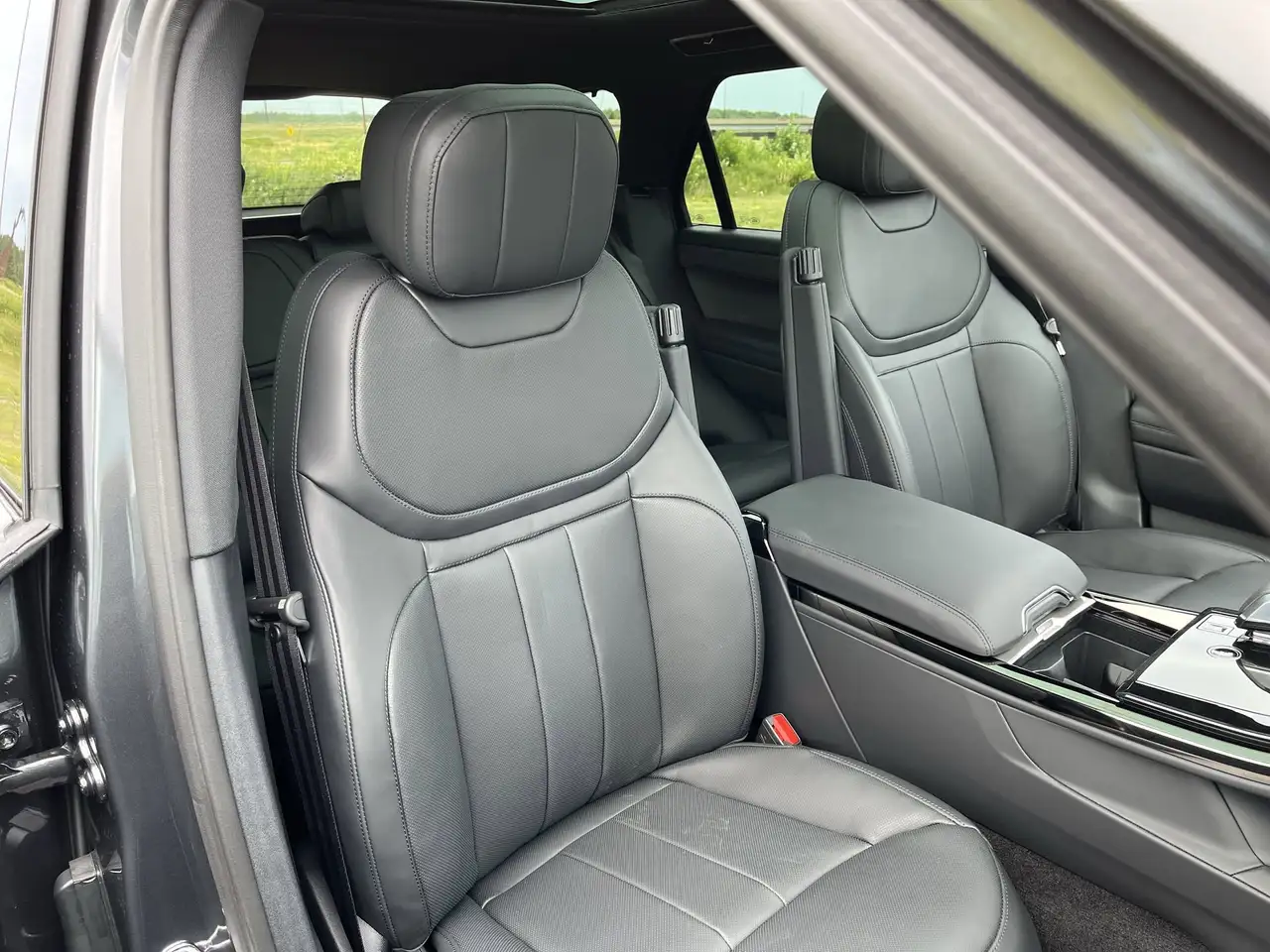 Land Rover Range Rover Sport снимка Land Rover Range Rover Sport