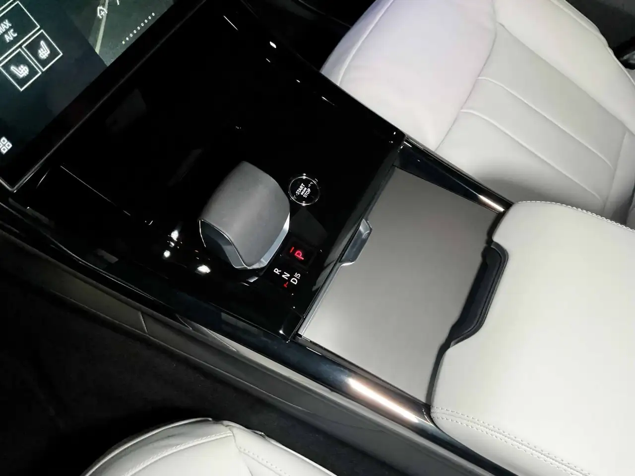 Land Rover Range Rover Sport снимка Land Rover Range Rover Sport