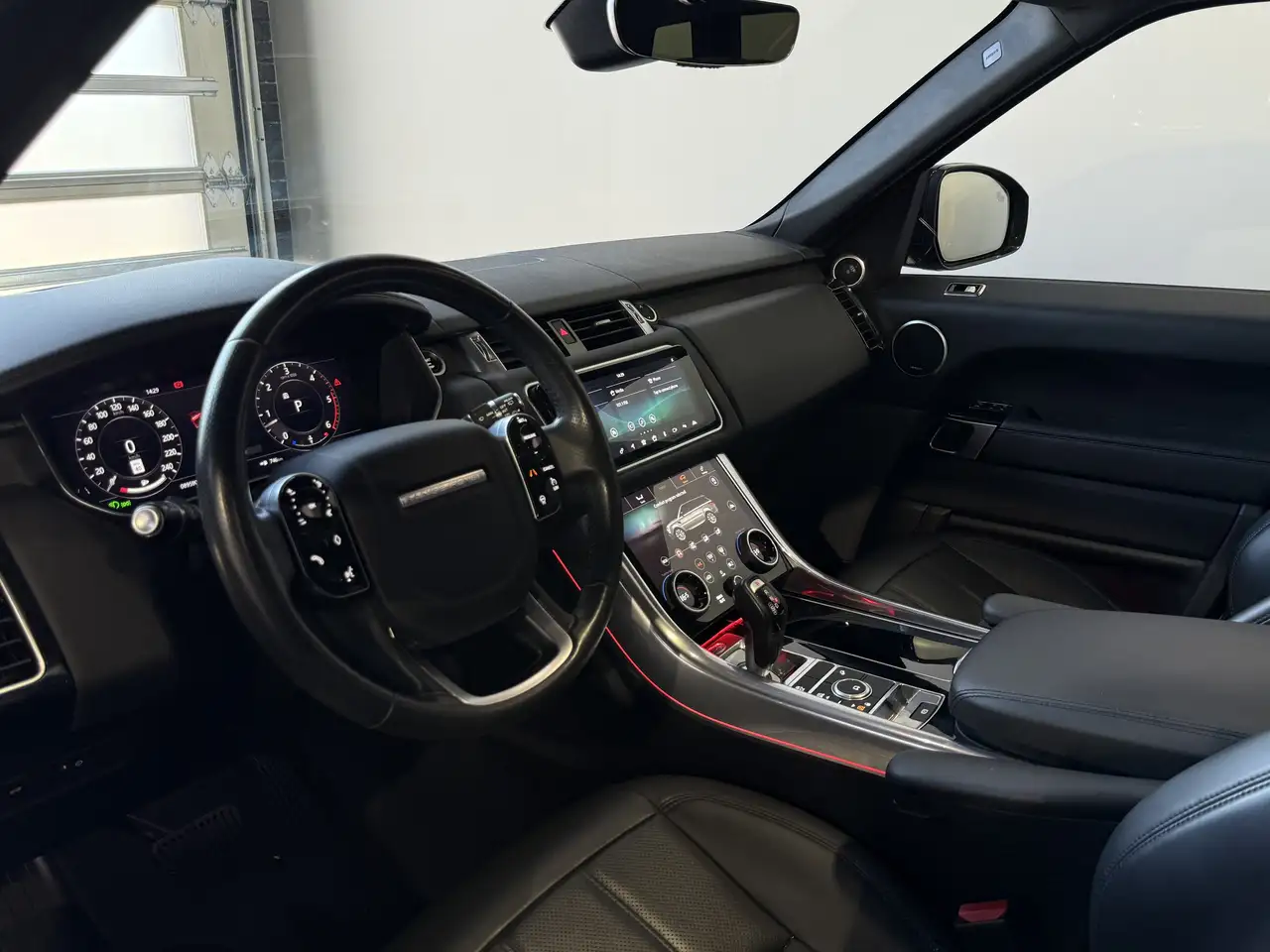 Land Rover Range Rover Sport снимка Land Rover Range Rover Sport
