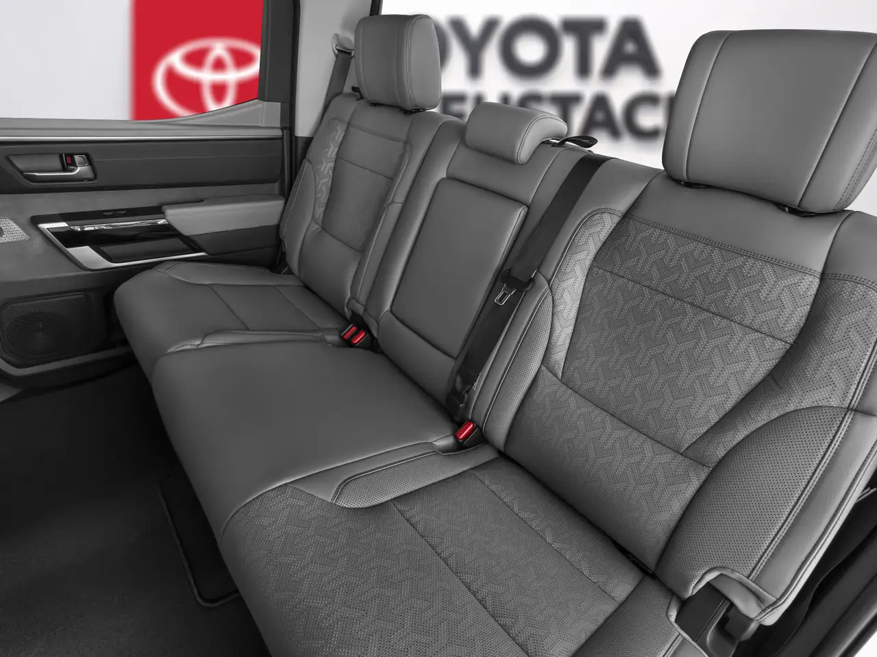 Toyota Tundra снимка Toyota Tundra