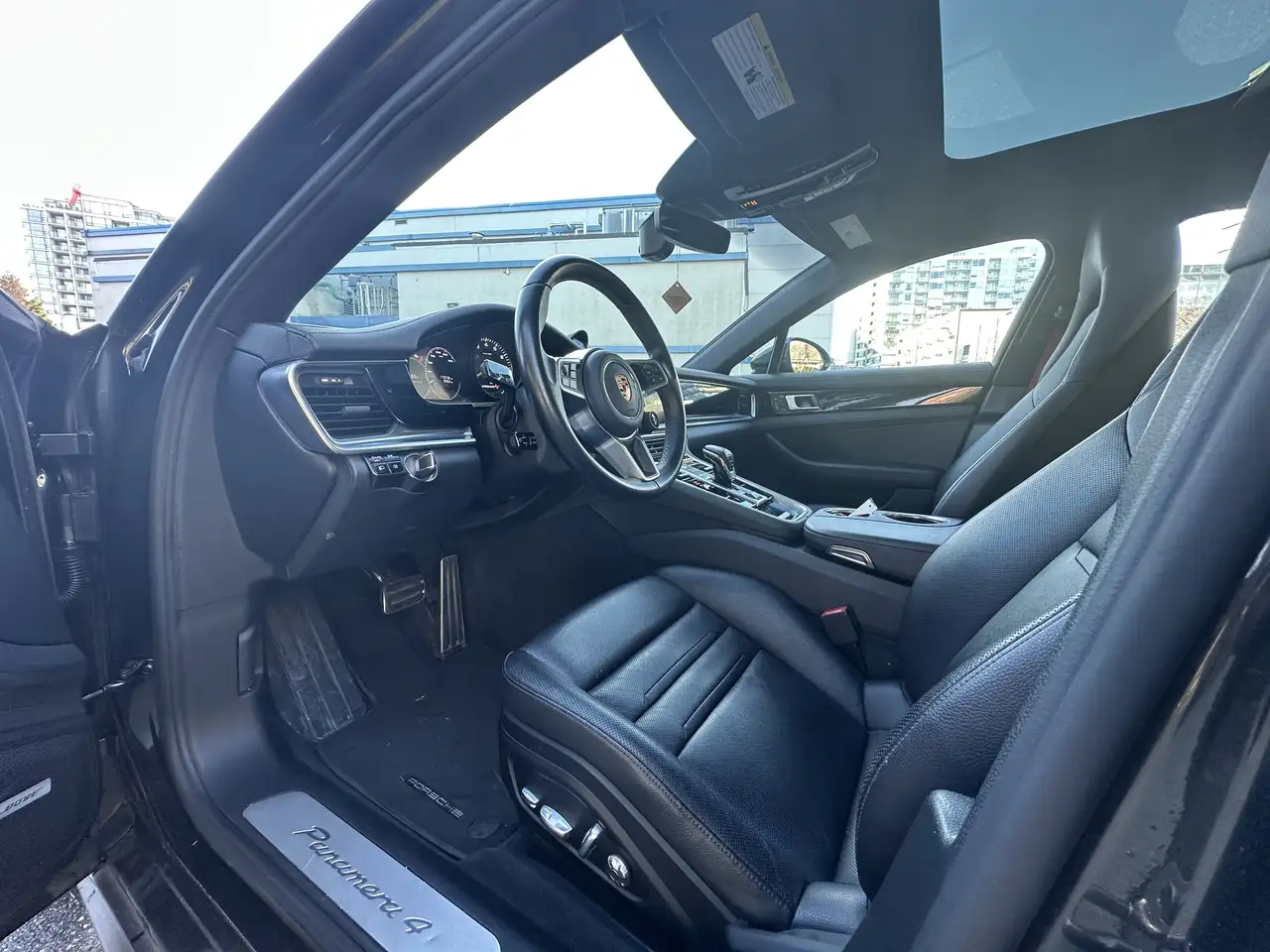 Porsche Panamera снимка Porsche Panamera
