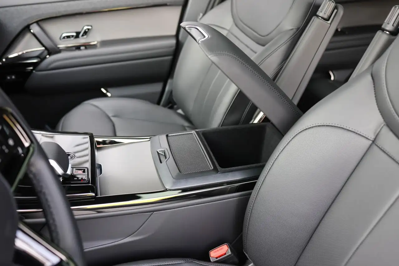 Land Rover Range Rover Sport снимка Land Rover Range Rover Sport