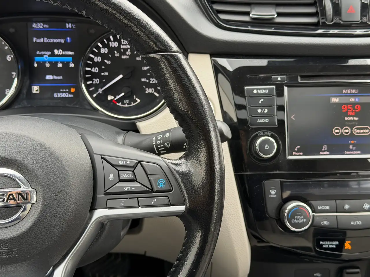 Nissan Qashqai снимка Nissan Qashqai