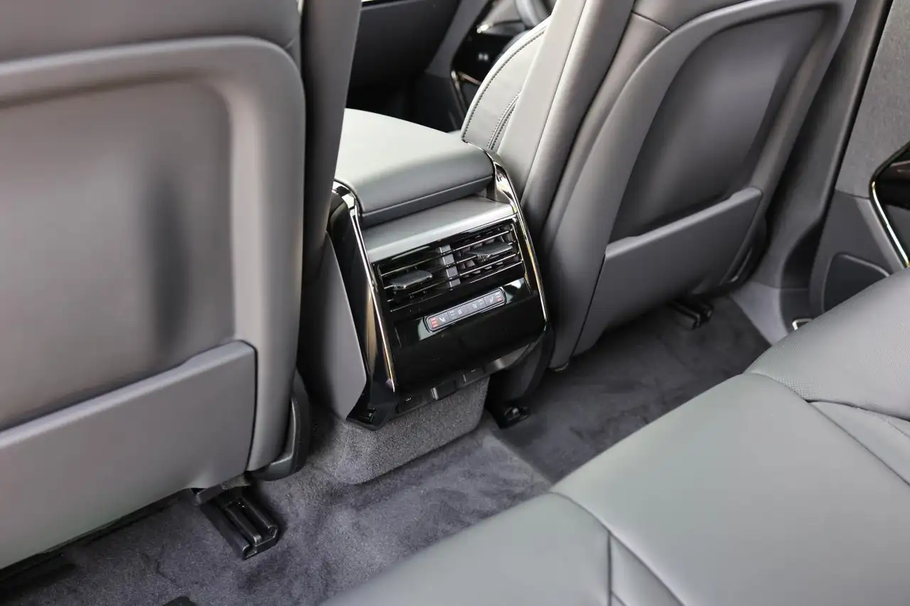 Land Rover Range Rover Sport снимка Land Rover Range Rover Sport