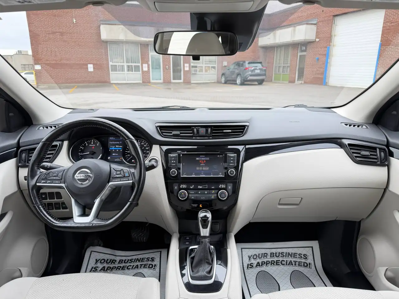 Nissan Qashqai снимка Nissan Qashqai