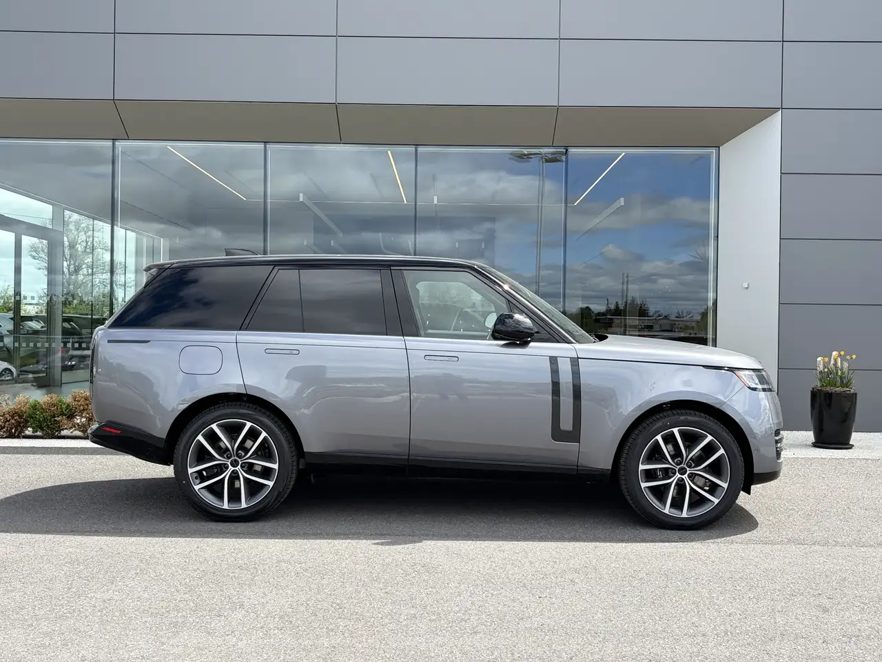 Land Rover Range Rover photo Land Rover Range Rover