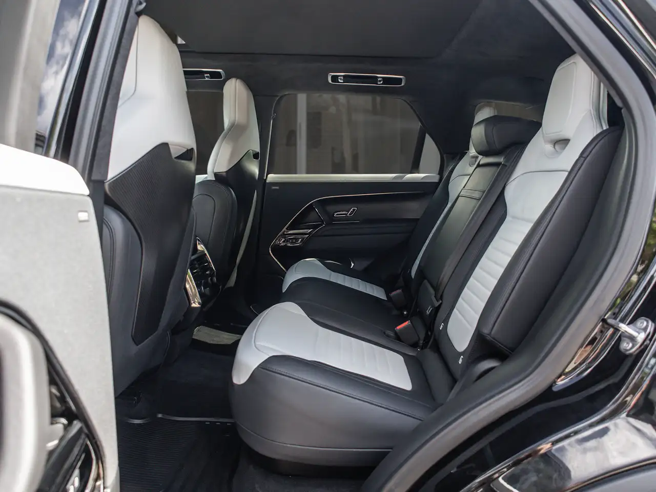 Land Rover Range Rover Sport снимка Land Rover Range Rover Sport