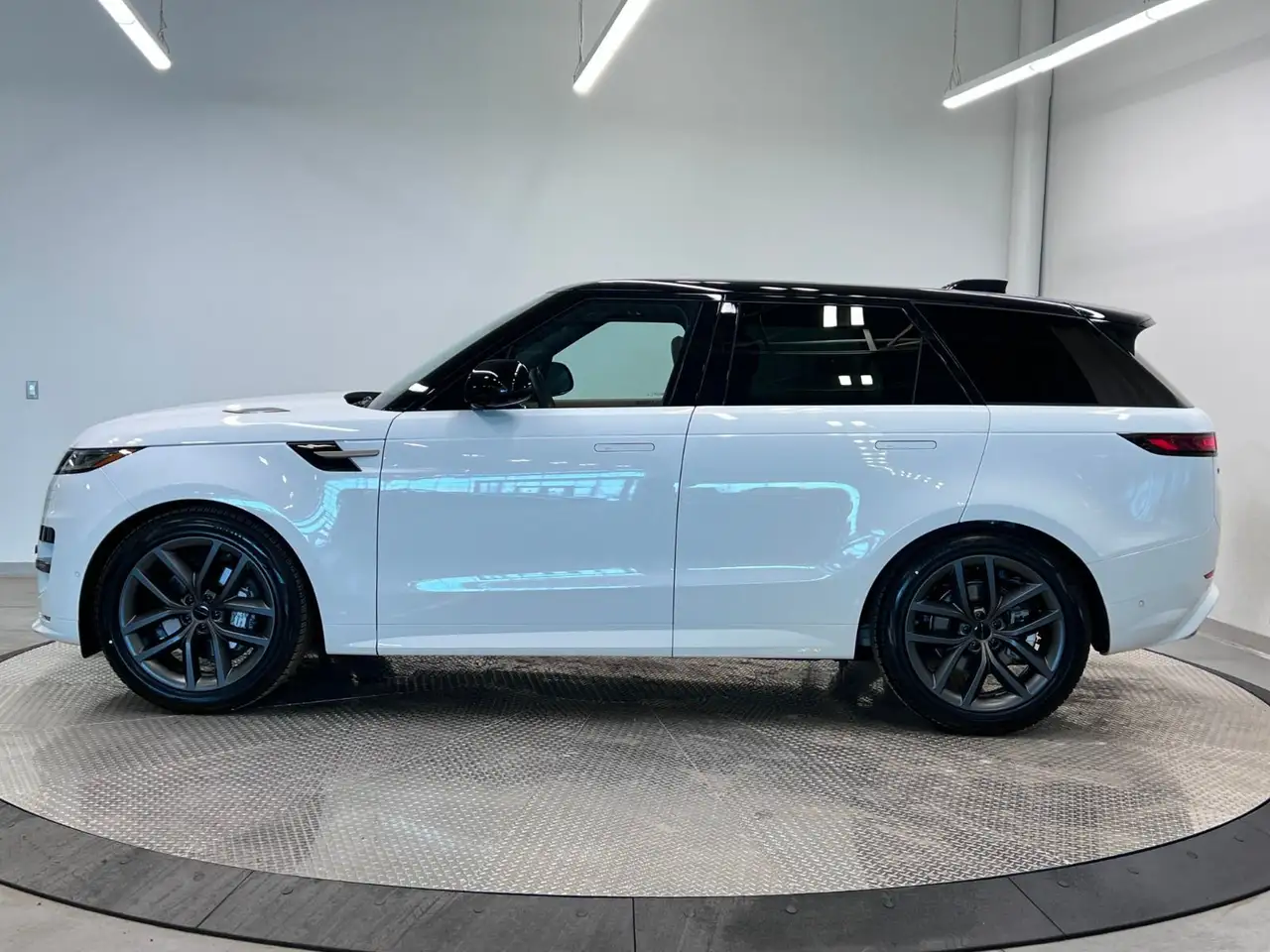 Land Rover Range Rover Sport снимка Land Rover Range Rover Sport