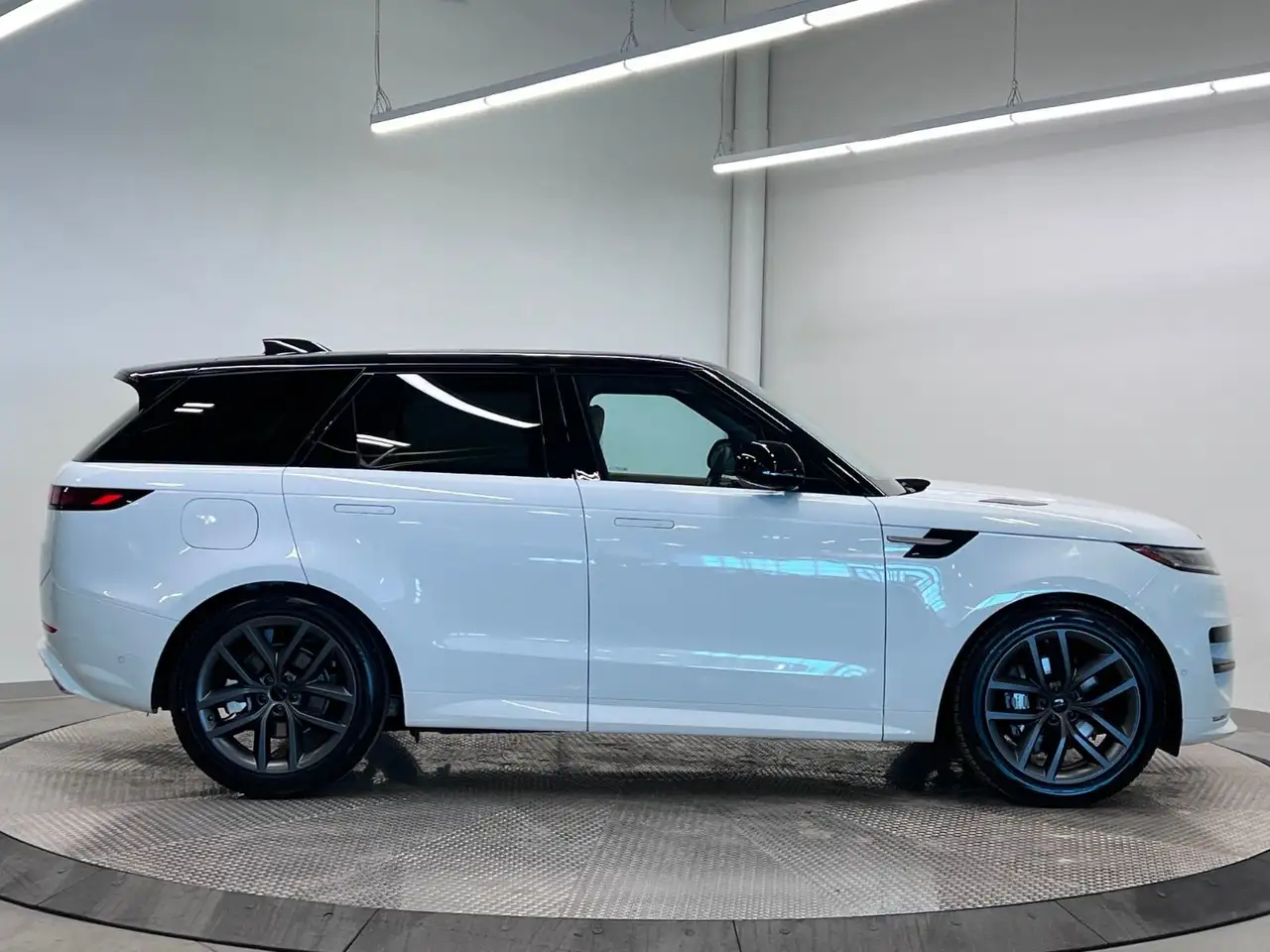 Land Rover Range Rover Sport снимка Land Rover Range Rover Sport