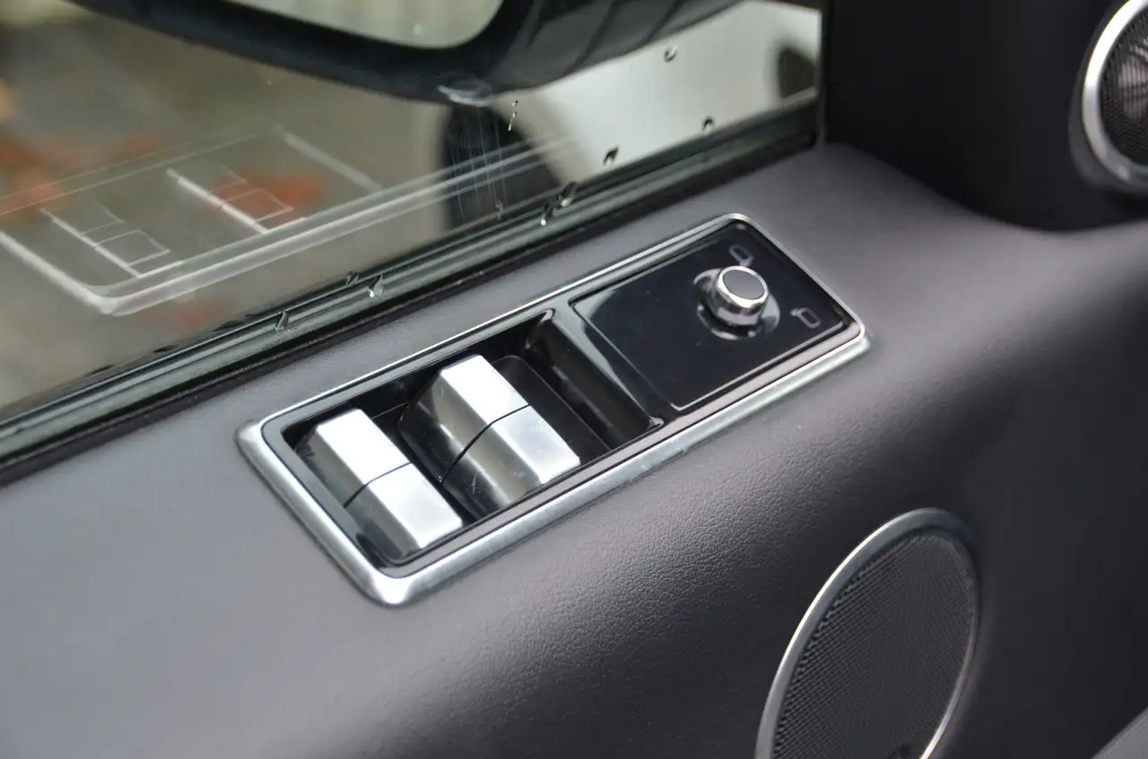 Land Rover Range Rover Sport снимка Land Rover Range Rover Sport