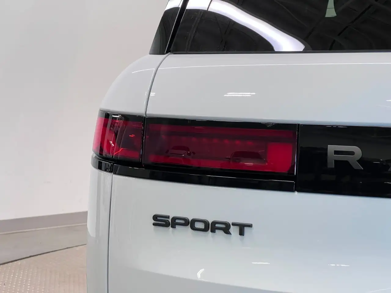 Land Rover Range Rover Sport снимка Land Rover Range Rover Sport