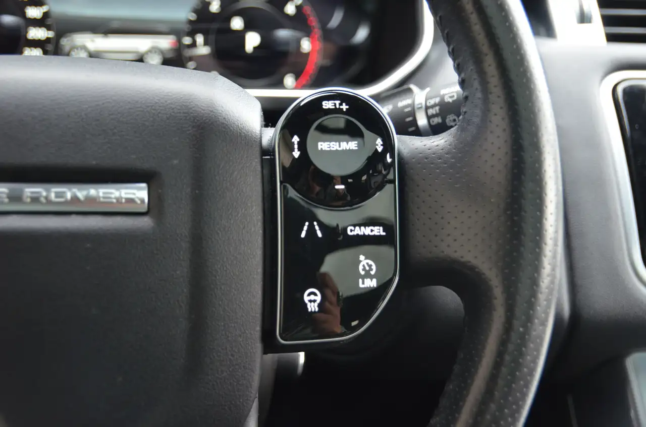 Land Rover Range Rover Sport снимка Land Rover Range Rover Sport