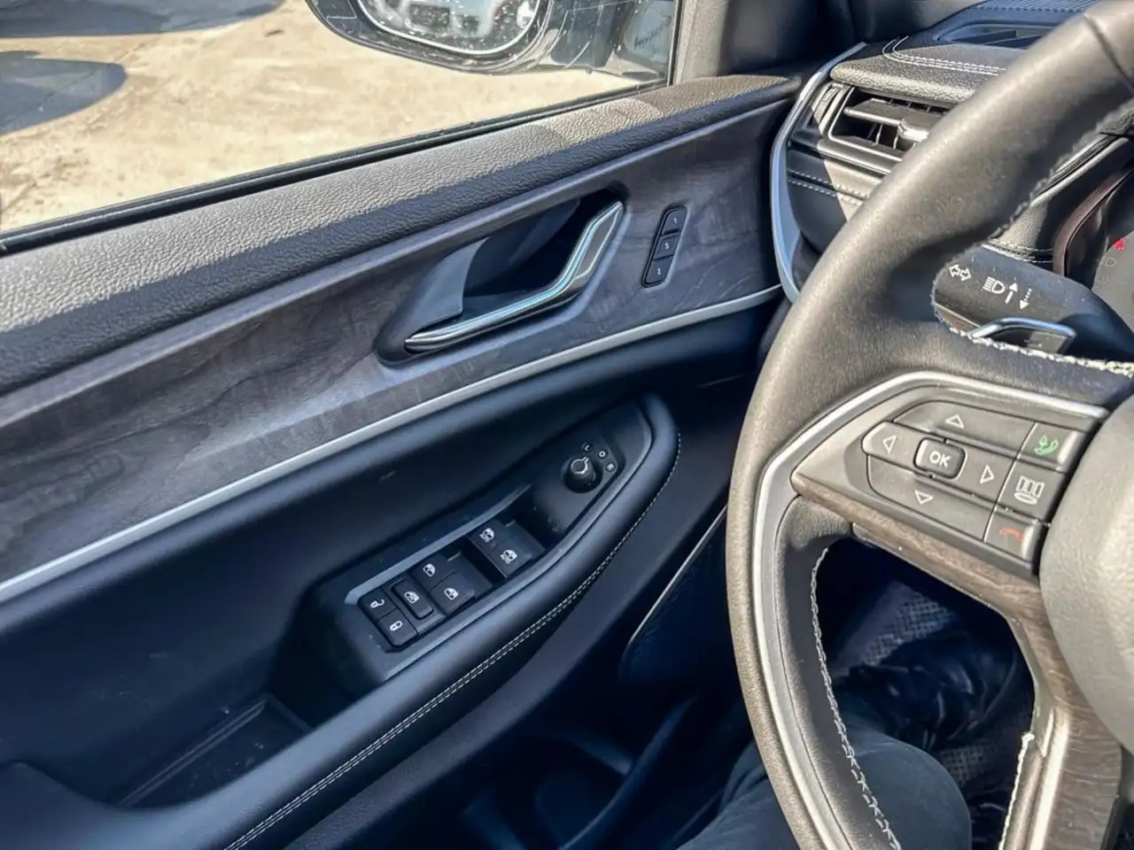 Jeep Grand Cherokee photo Jeep Grand Cherokee