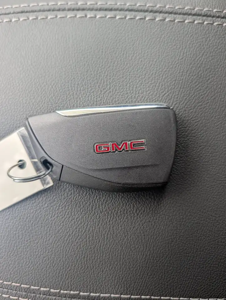 GMC Canyon снимка GMC Canyon