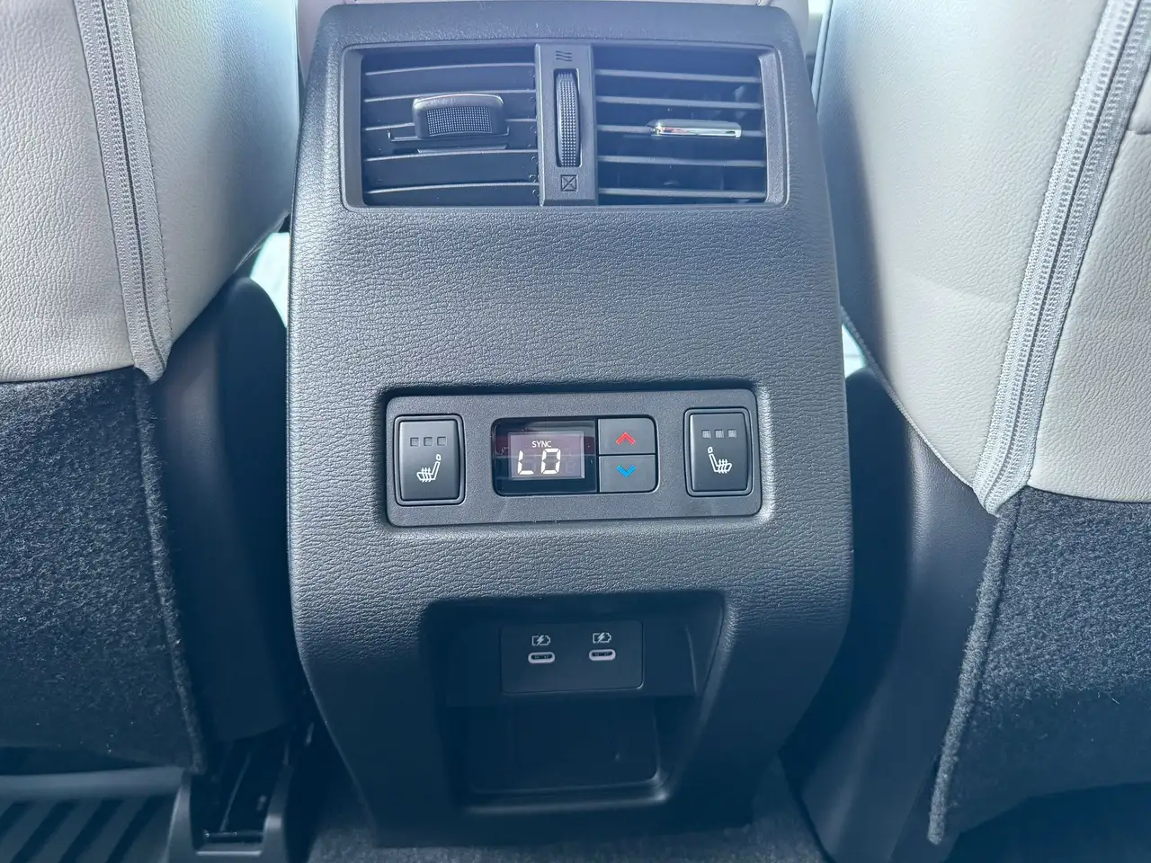 Mitsubishi Outlander снимка Mitsubishi Outlander