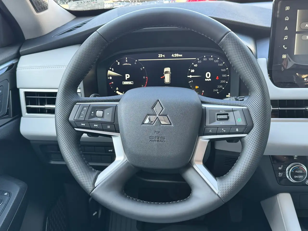 Mitsubishi Outlander снимка Mitsubishi Outlander